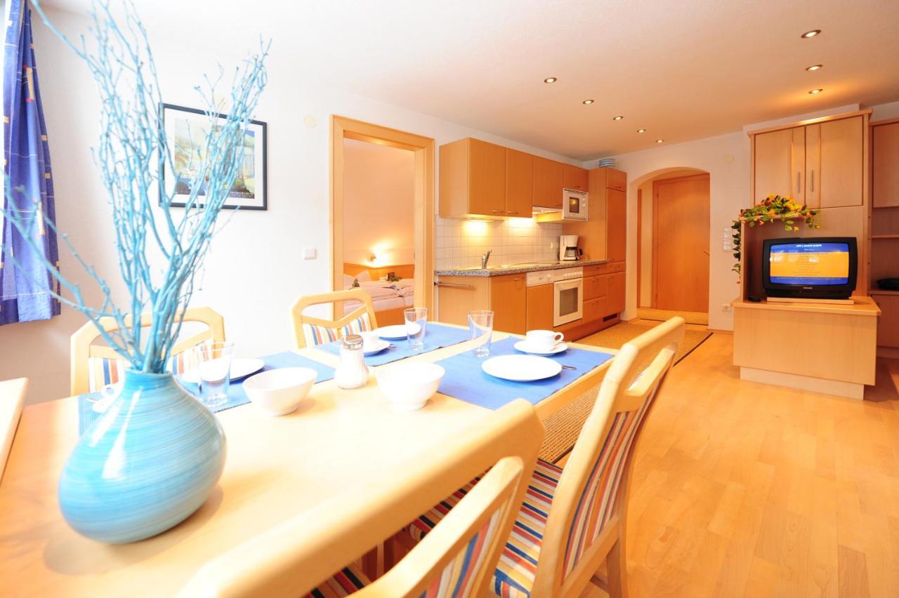 Haus Enzian Bed & Breakfast Sankt Anton am Arlberg Room photo