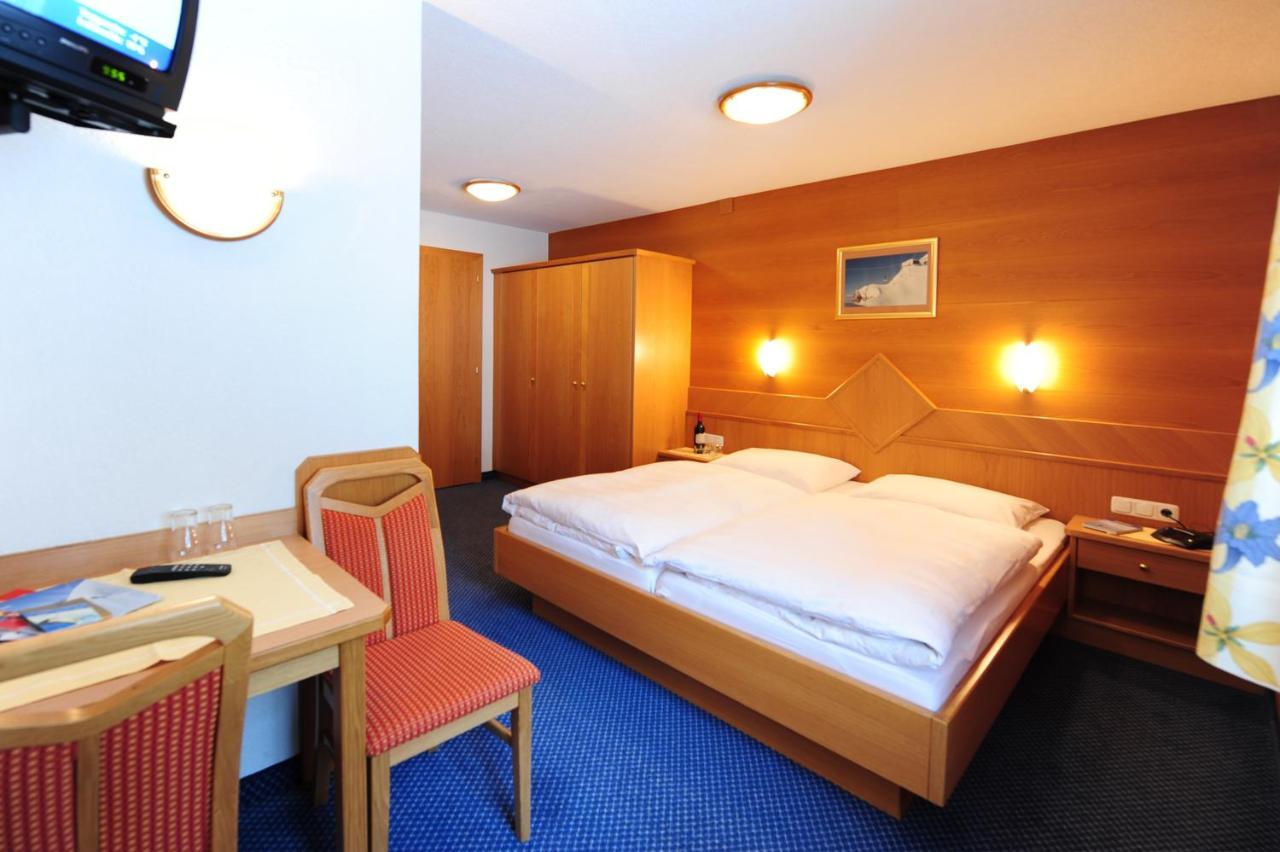 Haus Enzian Bed & Breakfast Sankt Anton am Arlberg Room photo