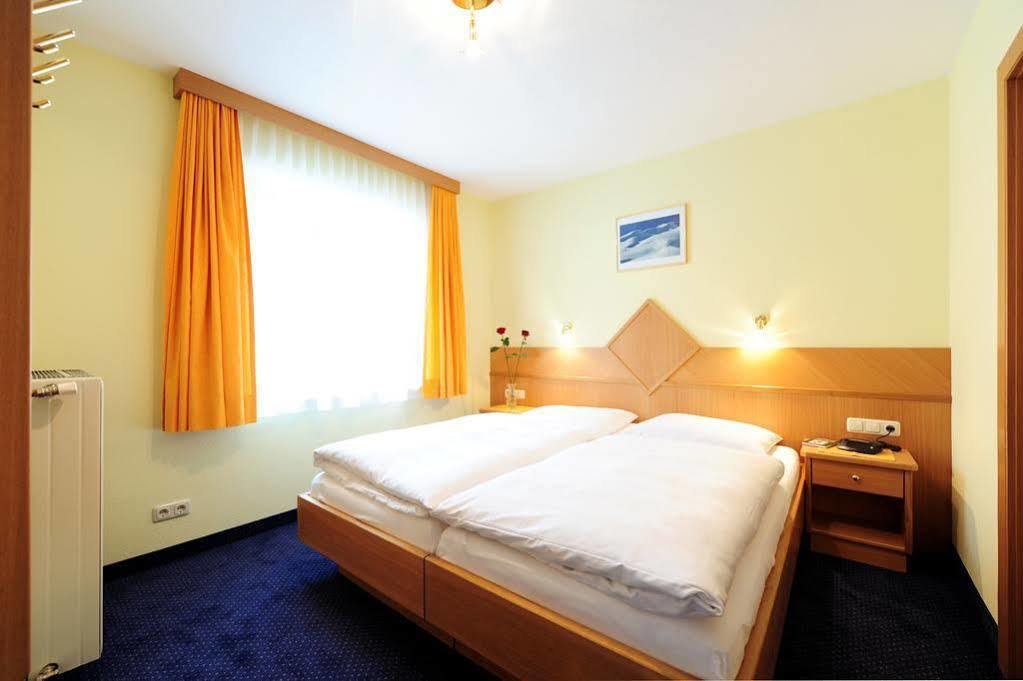 Haus Enzian Bed & Breakfast Sankt Anton am Arlberg Exterior photo